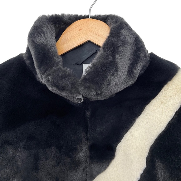 Nike Faux Fur Swoosh Jacket Women’s Medium - Picture 6 of 13